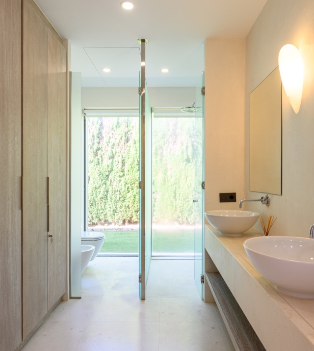 Resa Estates te koop sale Cala Comte bathroom 7.jpg